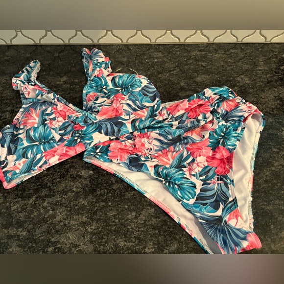 SHEIN Bikini 👙 - Picture 2 of 3